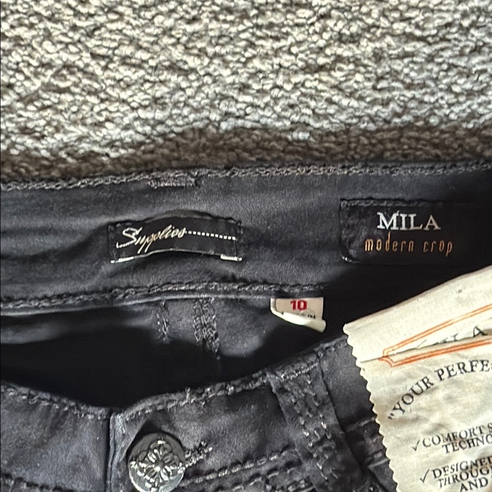 Union Bay Supplies Mila Modern Crop Black Pants. Size 10. - Picture 4 of 12